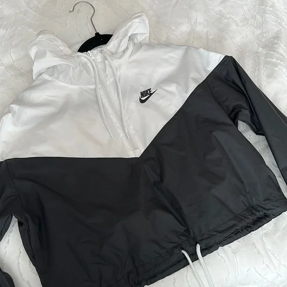 Cropped windbreaker deals nike